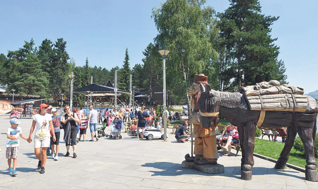 Doskora se Zlatibor smatrao planinom domaćeg gosta, a sada već trećinu turista čine stranci (Foto S. Jovičić) 