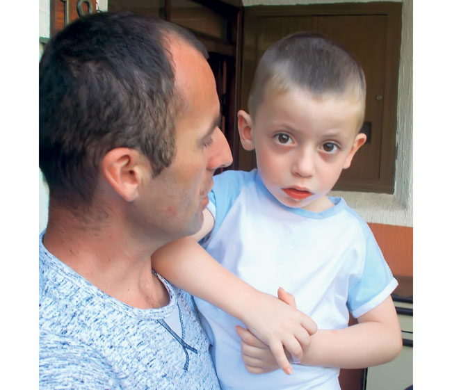 Mali Marko Vujović sa ocem, foto: S. Jovičić