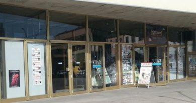 Kupljene ulaznice se od danas mogu vratiti na blagajni Doma kulture Kupljene ulaznice se od danas mogu vratiti na blagajni Doma kulture