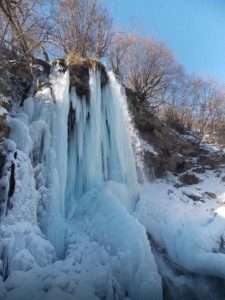 Sa vrha do podnožja vodopada "spuštaju" se 20 metara visoke ledenice, Foto: privatna arhiva / RAS Srbija