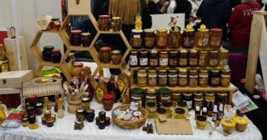 Maline u medu – Poklon iz Arilja za svetske diplomate Maline u medu – Poklon iz Arilja za svetske diplomate
