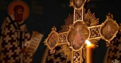 VELIKI PRAZNIK: Krstovdan podseća na istinsko značenje i moć krsta VELIKI PRAZNIK: Krstovdan podseća na istinsko značenje i moć krsta