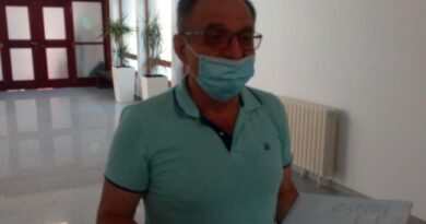 Dr Luković: Mnogi nose virus u sebi, a osećaju se dobro, oni su najgori sejači infekcije, zato MOLIM i APELUJEM na sve da stave maske Dr Luković: Mnogi nose virus u sebi, a osećaju se dobro, oni su najgori sejači infekcije, zato MOLIM i APELUJEM na sve da stave maske