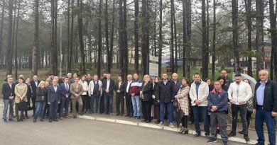 NA ZLATIBORU POSTAVLJENA TABLA U ČAST MISIJE HALIJARD NA ZLATIBORU POSTAVLJENA TABLA U ČAST MISIJE HALIJARD