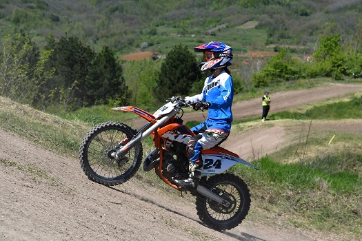 ČAČANI USPEŠNI NA OTVORENOM ŠAMPIONATU U DISCIPLINI MOTO KROS U VLASOTINCU